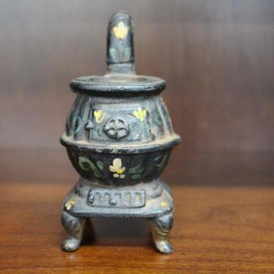 Vintage Cast Iron Pot Belly Stove