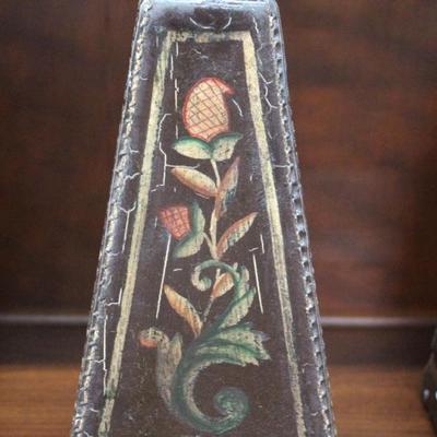 Finials with hidden compartment