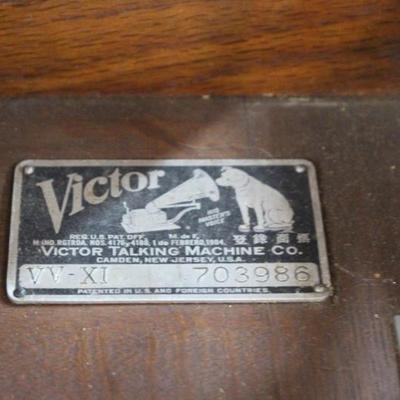 Victrola record player & records