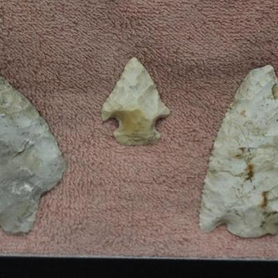 Frame of 10 Nice Illinois Flint Projectile Pts & Tools