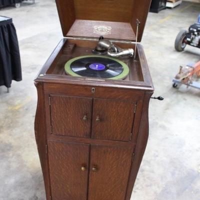 Victrola record player & records
