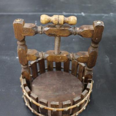 Wood Nut Holder