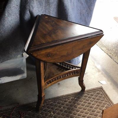 Triangle 3 Drop Leaf End Table RM10086  https://www.ebay.com/itm/123361899839