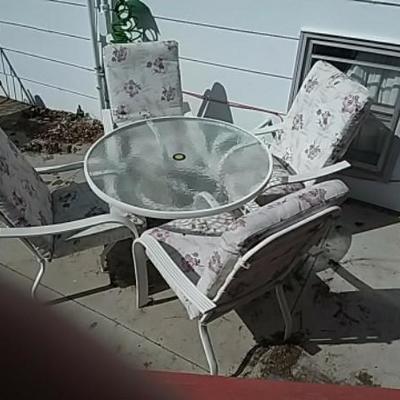 Outdoor Table & Chairs