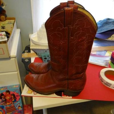 Justin boots size 8b.