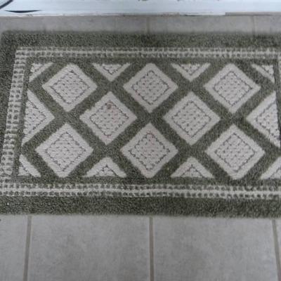Small floor rugs.
