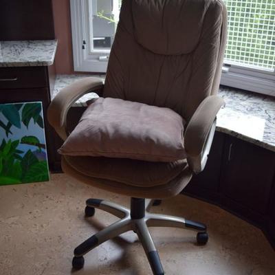 Office Chair & Pillow