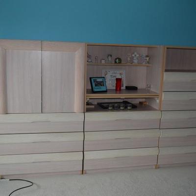 Dresser Unit & Home Decor