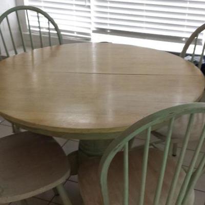 Vintage Pedestal Table with 5 Matching Chairs