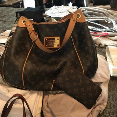 VERIFIED LUIS VITTON PURSE AND WALLET
