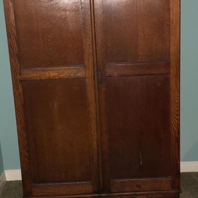 Armoire. Nice size. Great extra storage 