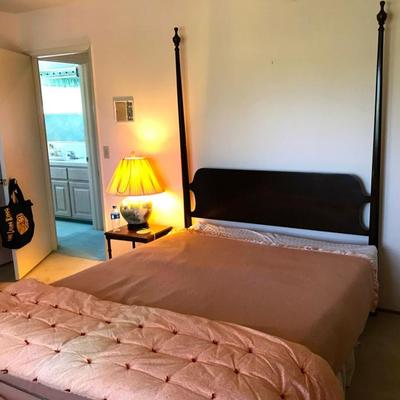 Thomasville the Mahogany Collection 2 poster queen bed (mattress not for sale)
