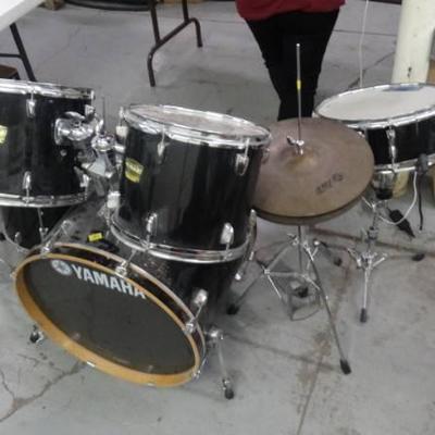 Yamaha drum set.