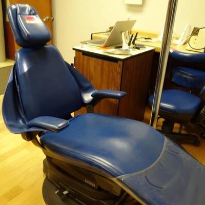 Dental EZ E2000 Dental Chair with Adjustable Light