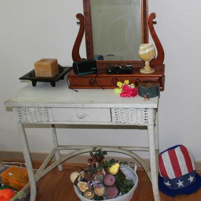 Wicker dressing table, shaving mirror