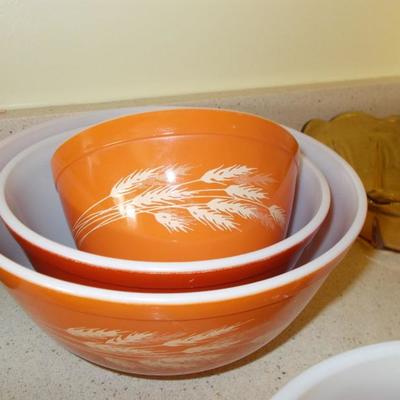 Pyrex set of bowls $35