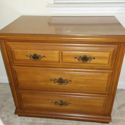 Sumter Cabinet maple chest $120
30 X 19 X 29 1/2'