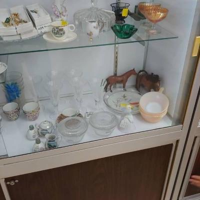 Large Glass Display Case (Contents not Included) 3