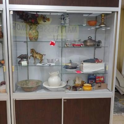 Large Glass Display Case (Contents not Included) 1