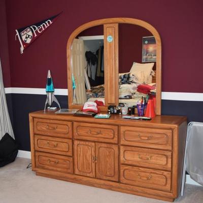 Dresser w Mirror & Misc Items