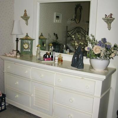 Broyhill dresser with mirror   BUY IT NOW  $ 265.00