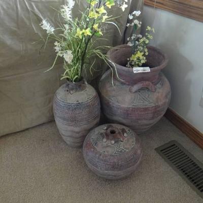 4 decorative pots with fuax flowers.