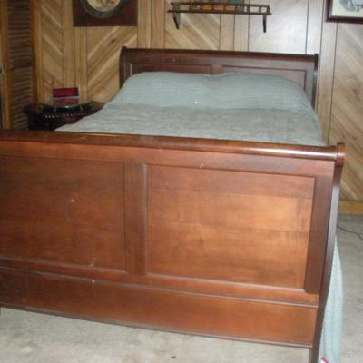 sleigh bed
