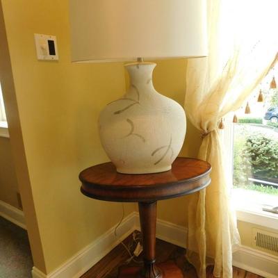 Lamp and accent table 