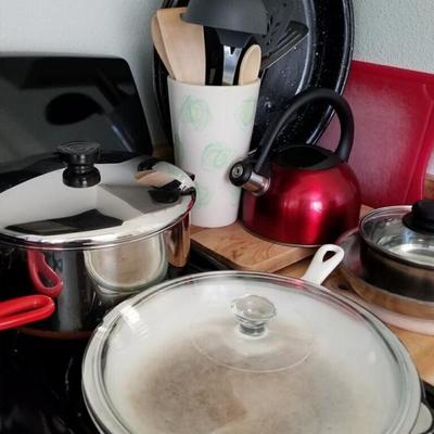 Kitchen pots and pans 