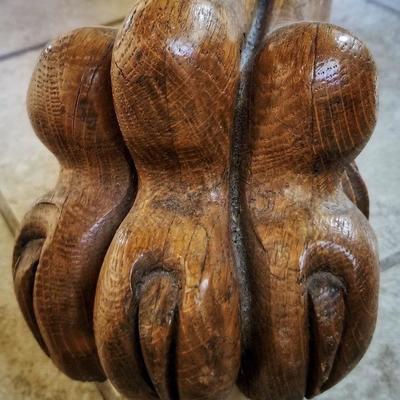 Look at those claw feet and the quality of design & wood!  <3