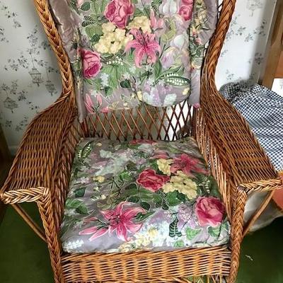 Nice wicker chair w/original fabric cushions