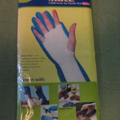 30 Pairs of GloveMate Fingerless Gloves - Underwea