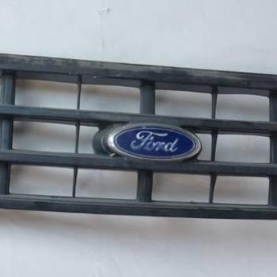 CAR PARTS - Ford F150 1988 Grille E7TB-8150-AD
