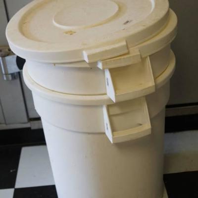 2 Food Grade White Plastic Trashcans with Lids