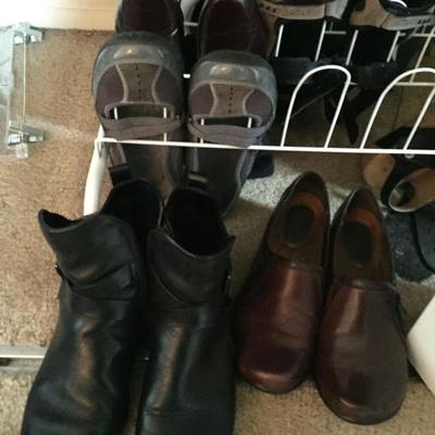 Women's Shoes, size 8 to 9.
