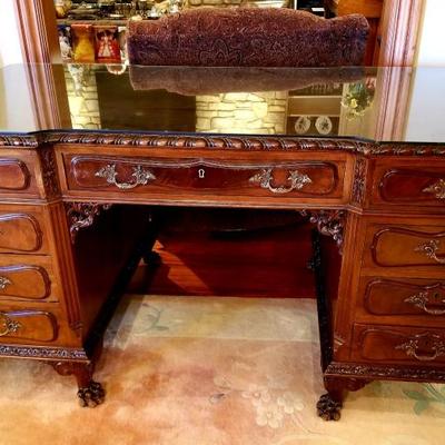 Classic fully restored Chippendale desk