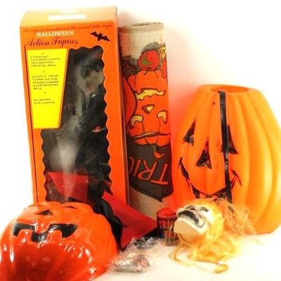 Lot of Halloween Items incl Pumpkins, Skull, Doormat, Etc