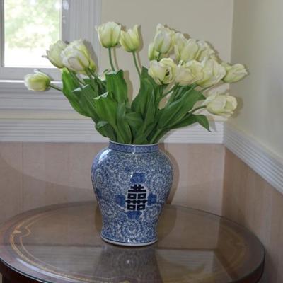 Vase w Artificial Roses