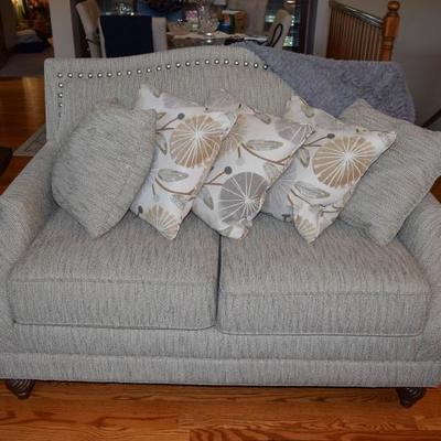 Loveseat Sofa w Decorative Pillows & Throw Blanket
