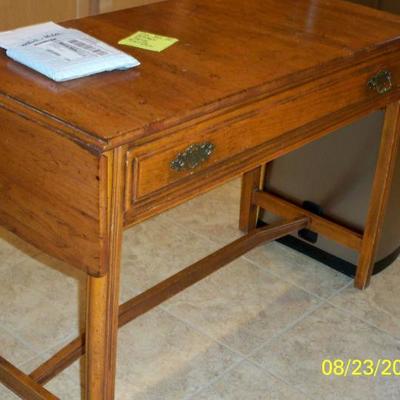 Drop leaf with 1 drawer Desk/Sofa/Entry Table.