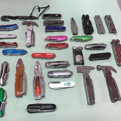 PCS008 Multi-function tools and knives Lot #1