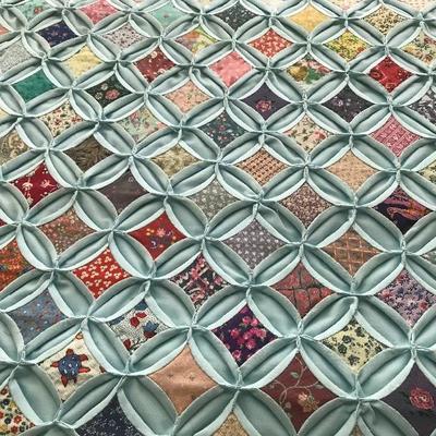 Excellent condition Cathedral Quilt  90 x 88 in Excellent Condition 