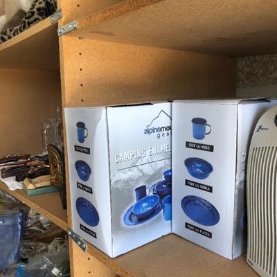 Camping dishes in box blue metal