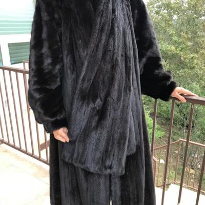 Natural Blackglama Ranch Mink Female Skins. Full sweeping body with gathered yoke. Full length coat with matching large 20 skin scarf....