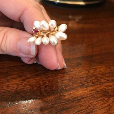 All jewelry reviewed and detailed by Jewelry Appraiser: CULTURED PEARL ON 18K GOLD. $175