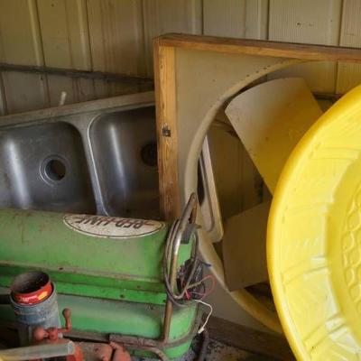 Contents of Shed Shown in Picture - Jacks, Sink, B