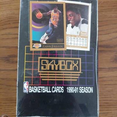 Skybox Basketball Cards 1990-91 Season SEALED Vend .