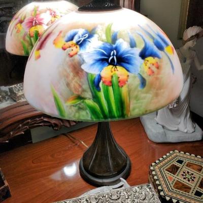 Dale Tiffany hand-painted shade table lamp.