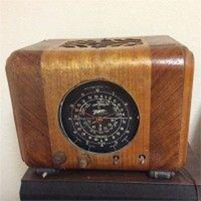 Vintage Zenith Cube Table Radio