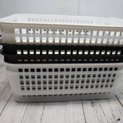 plastic baskets QTY 6